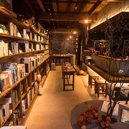Book & Guesthouse Hitotomaru Toyooka  Bagian luar foto