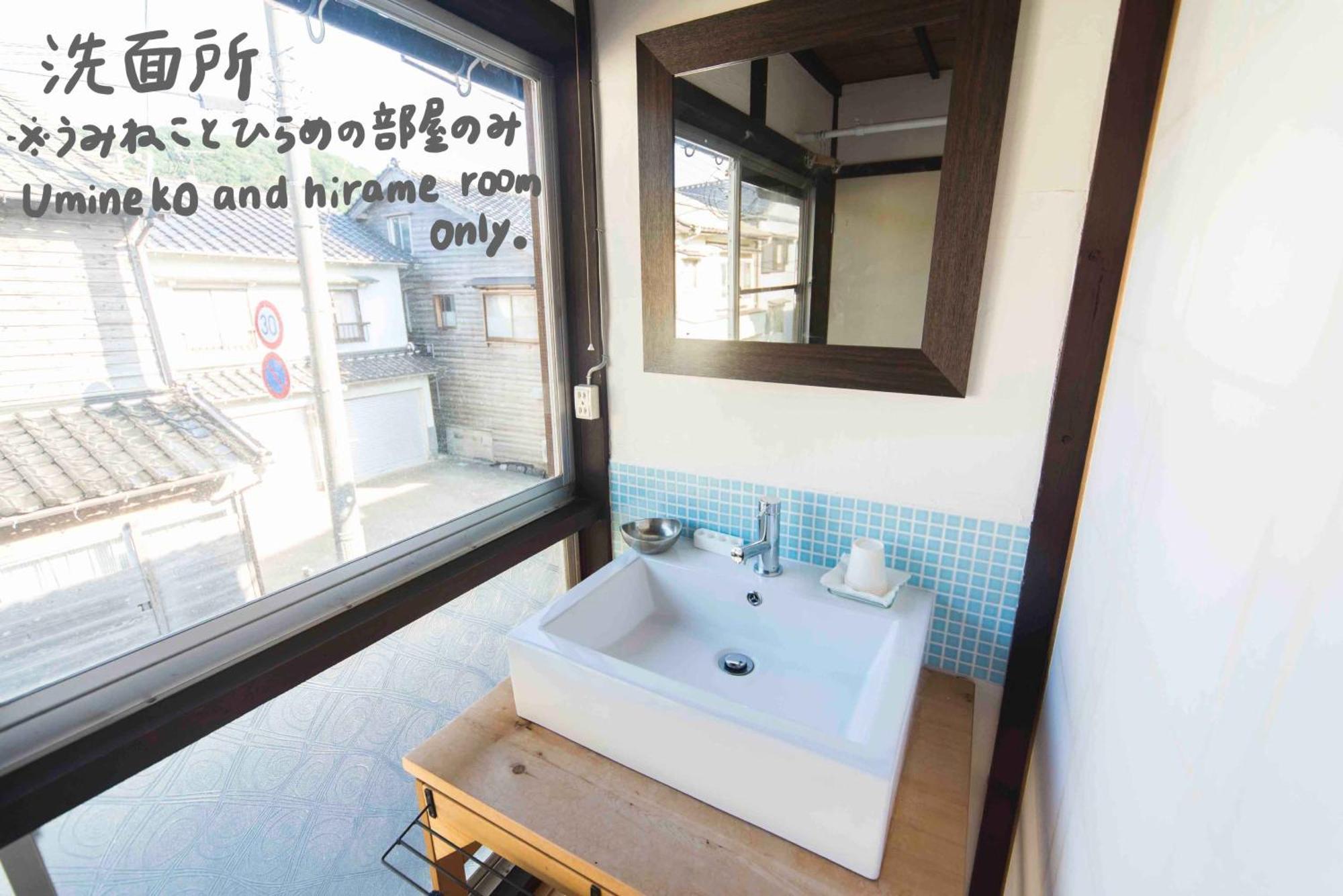 Book & Guesthouse Hitotomaru Toyooka  Ruang foto